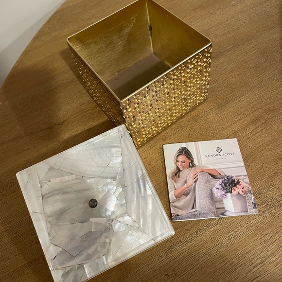 Kendra Scott Gold Filigree Box - Picture 3 of 4
